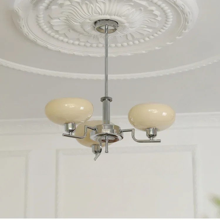 Bauhaus-inspirert taklampe i middelalderstil