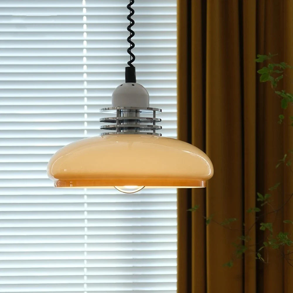 Glaspendellampe im Bauhaus-Stil
- lichtdekor.com