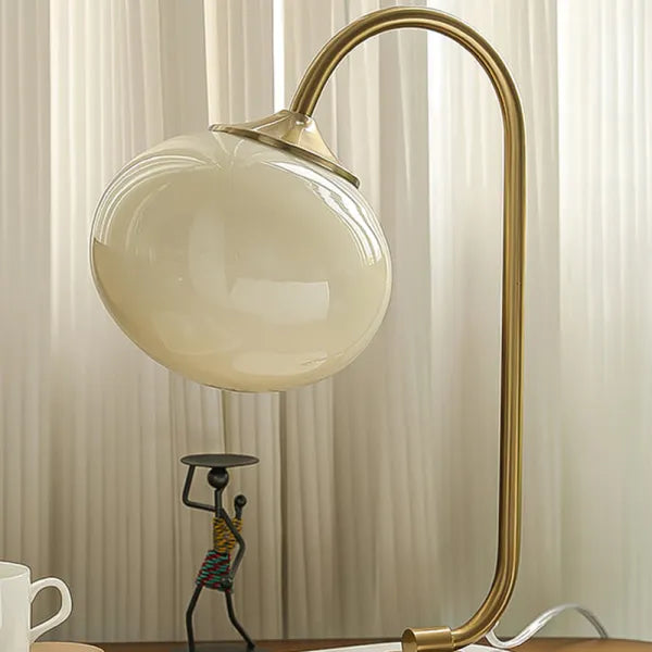 Metal og glas bordlampe fra Skumfidus