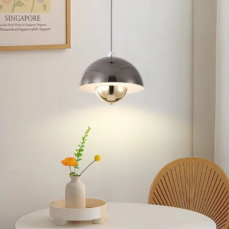 Opphengt pod-lampe med justerbar høyde