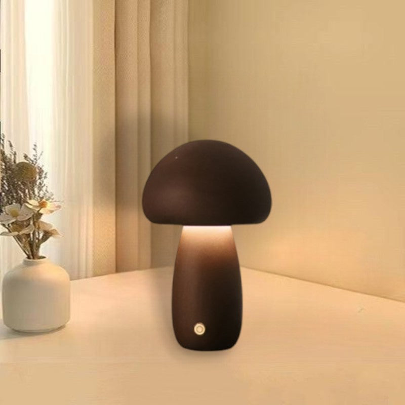 Genopladelig træbordlampe med svampedesign