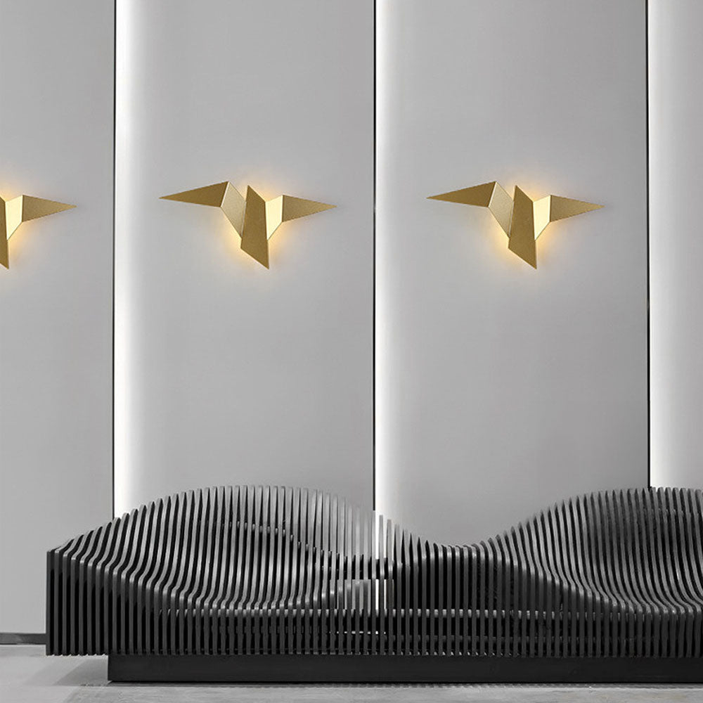 Jernfugl væglampe med kreativt design