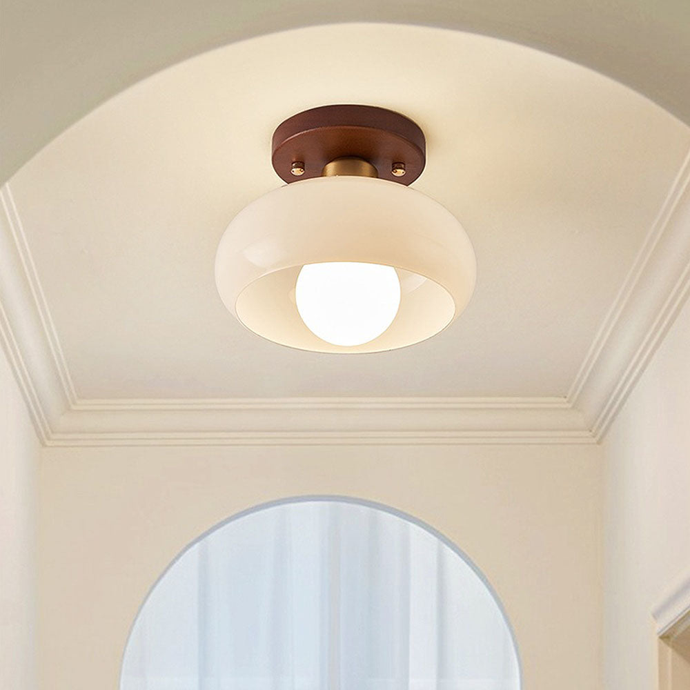 Gammel hvid lille loftslampe til entre
