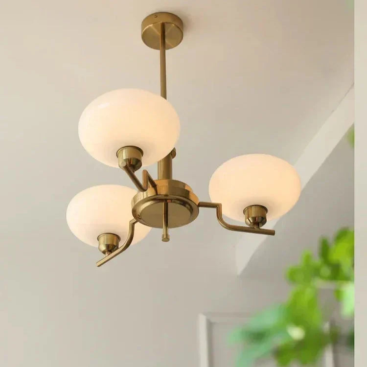 Bauhaus-inspirert taklampe i middelalderstil