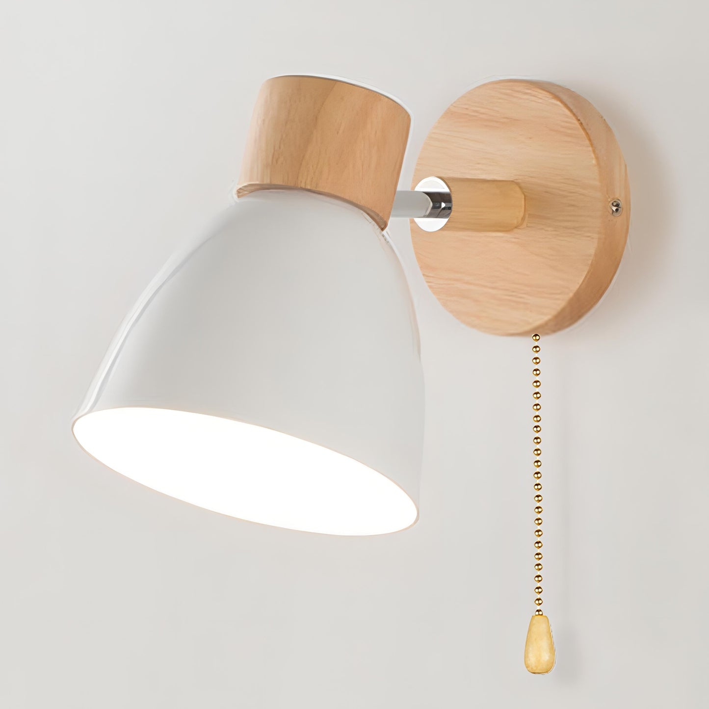 Jandiel trævæglampe, nordisk design, med indbygget kontakt.