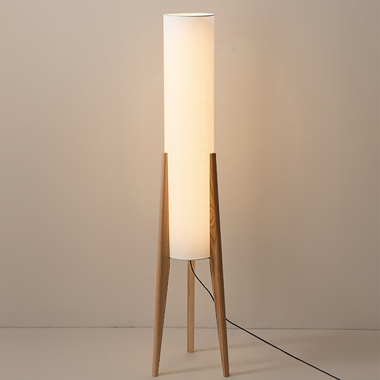 Massivtræsgulvlampe i valnød – kunstnerisk lampe