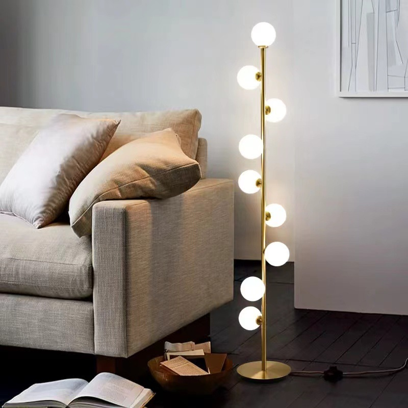 Nordisk glasgulvlampe