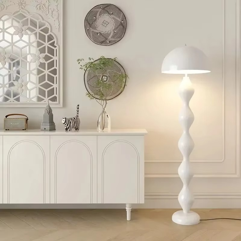 Moderne gulvlampe i skandinavisk stil