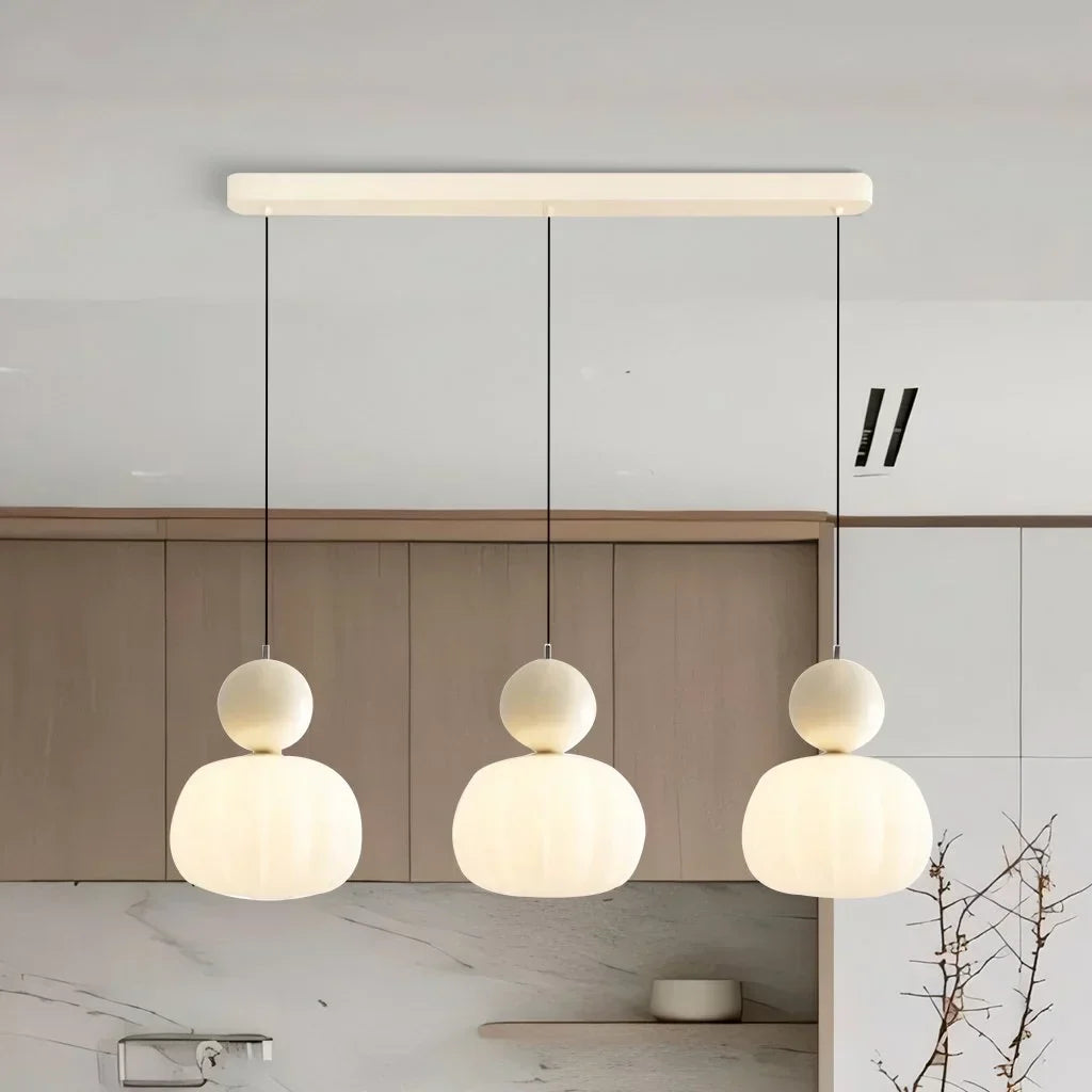 Art Deco pendellampe i cremefarvet scout-design