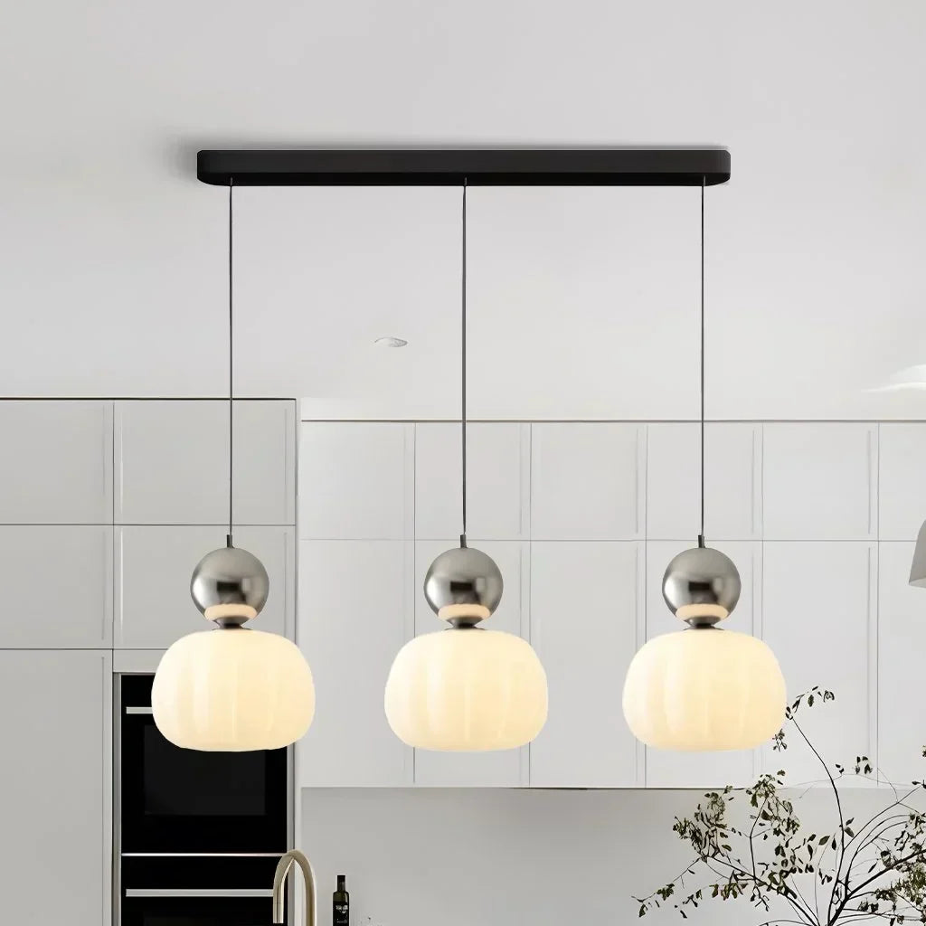 Art Deco pendellampe i cremefarvet scout-design