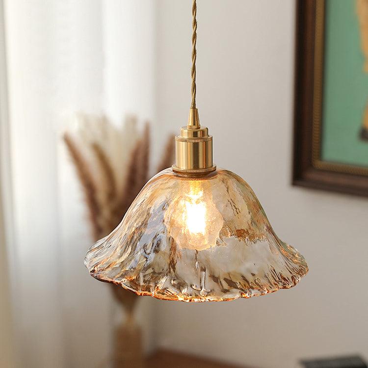 Gammel pendellampe i brun glas