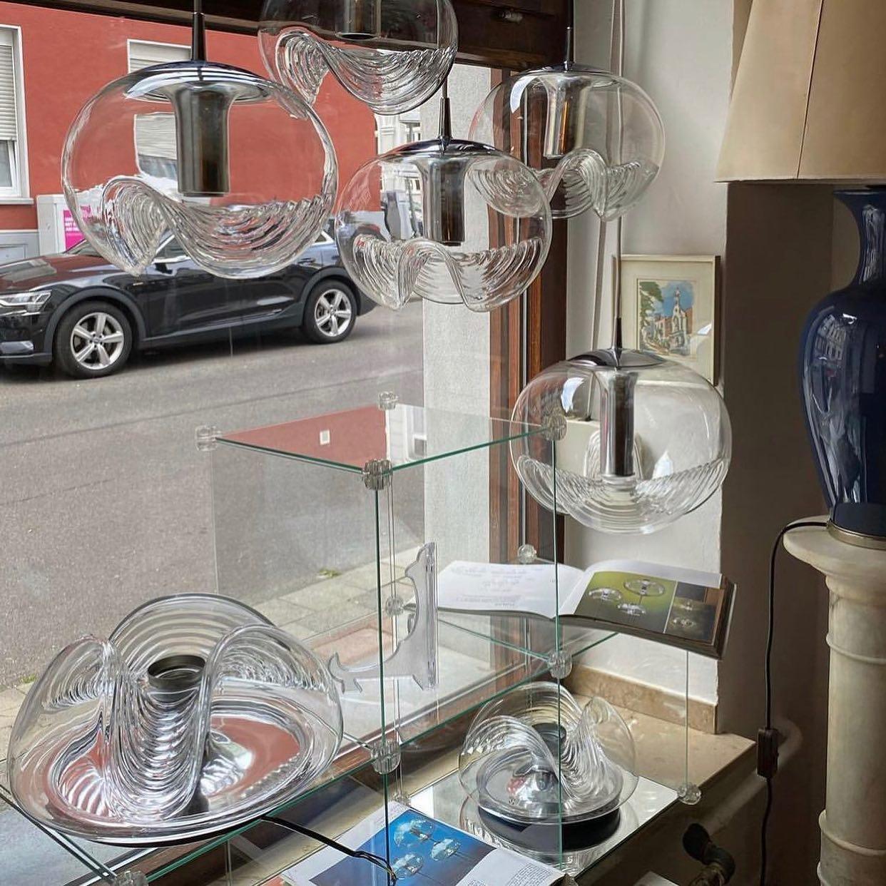 Pendellampe med bølgedesign