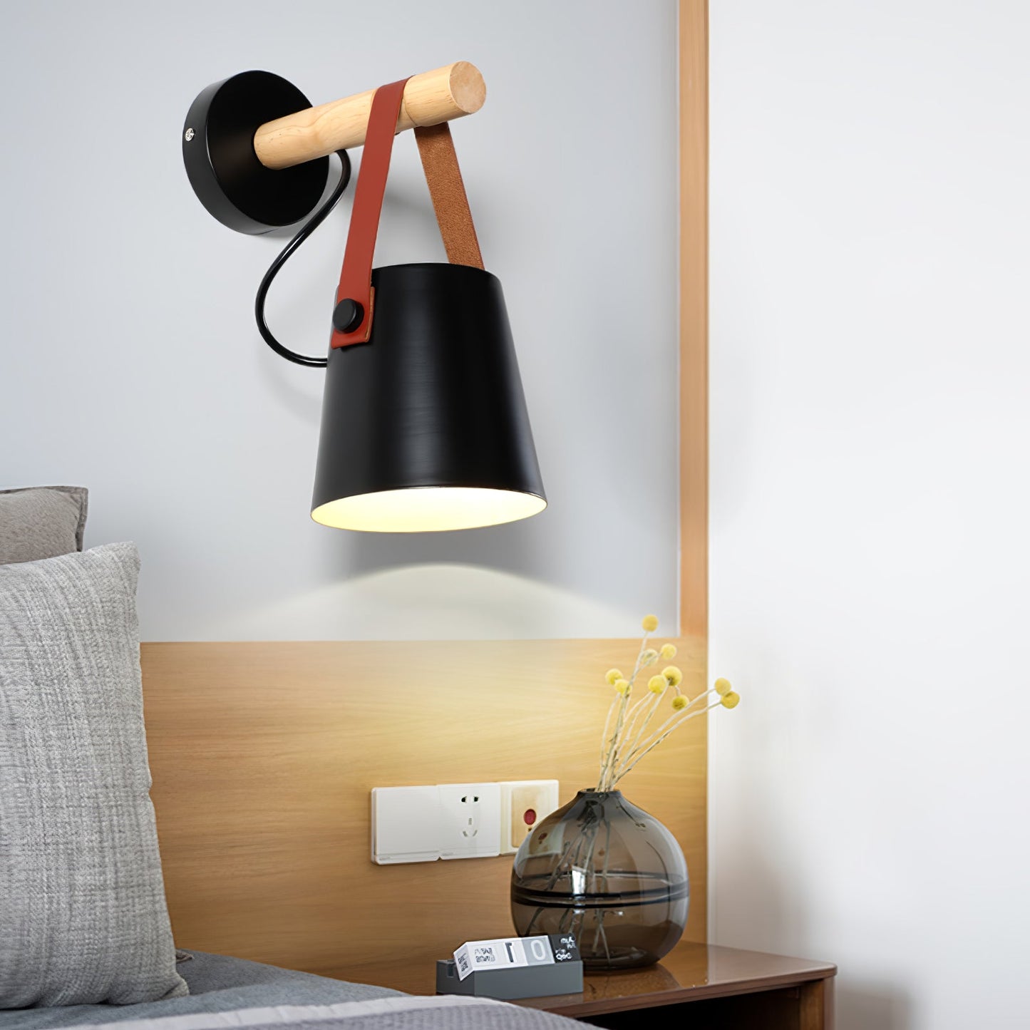 Trævæglampe med konisk design