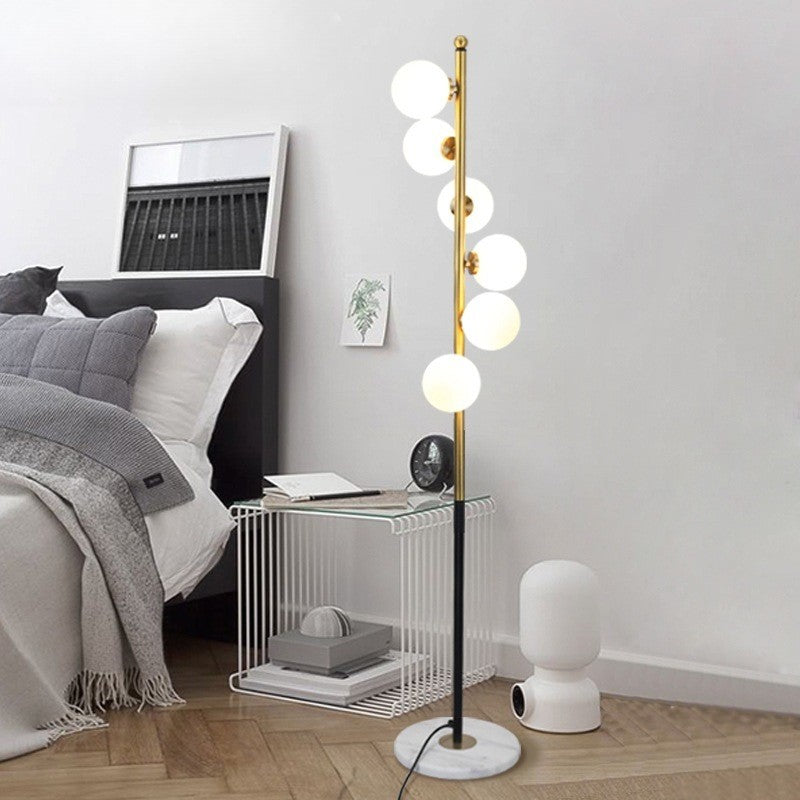 Nordisk glasgulvlampe