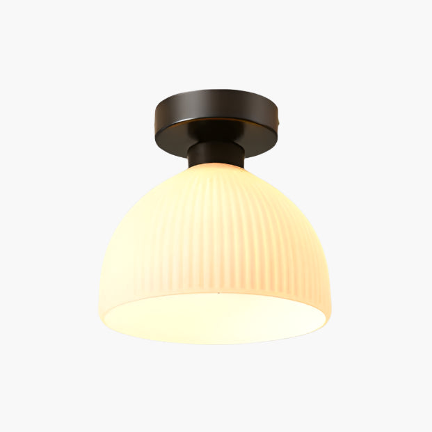 Mælkehvid loftslampe i moderne design