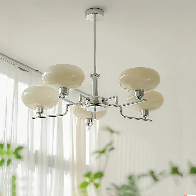 Bauhaus-inspirert taklampe i middelalderstil