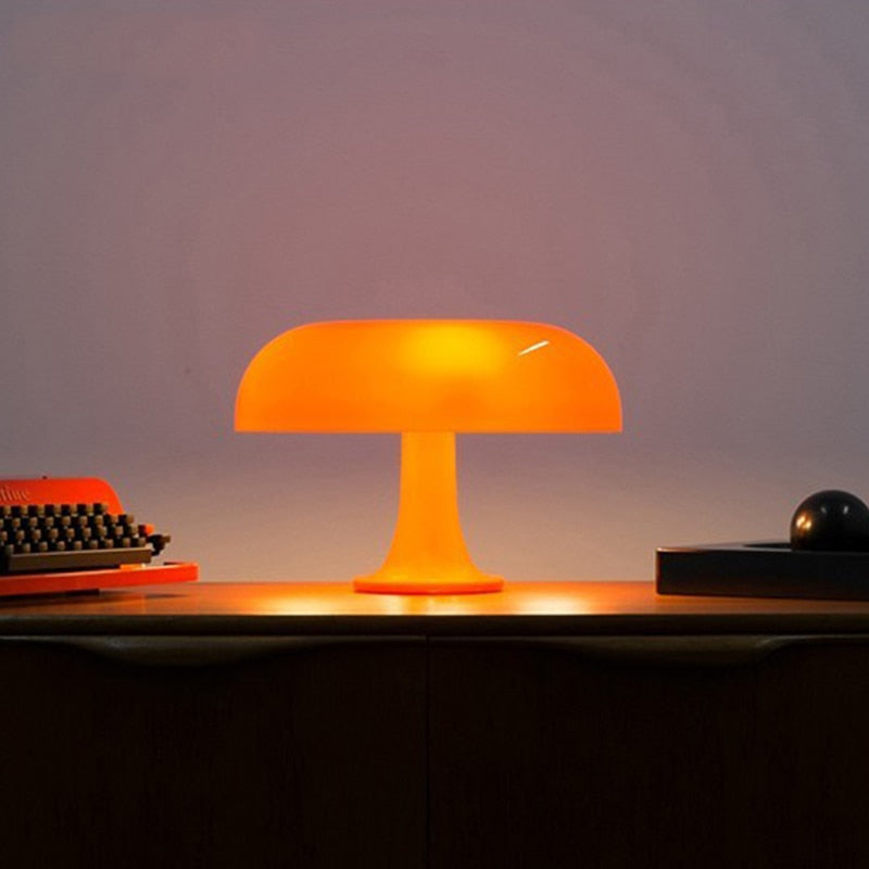 Minimalistisk svampeformet bordlampe
