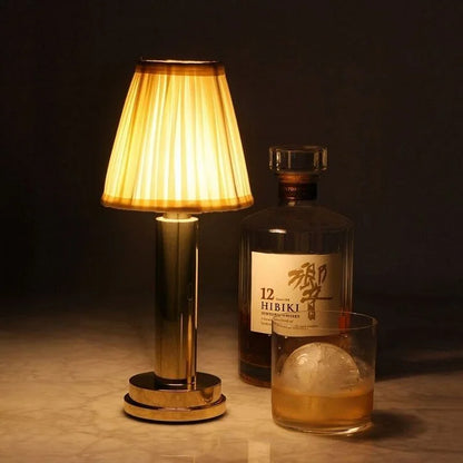 Trådløs LED Bordlampe i Silke og Metal