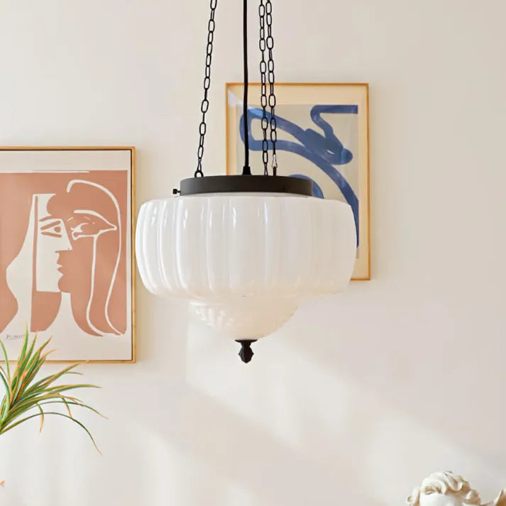 Minimalistisk hvid pendellampe i moderne design