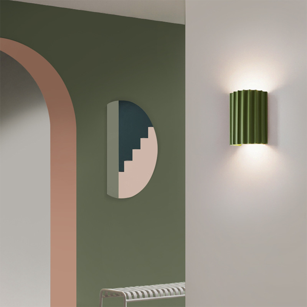 Halvcirkelformet væglampe i moderne harpiksdesign til stuen