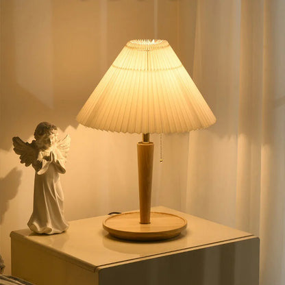 Gammel bordlampe i foldet træ
