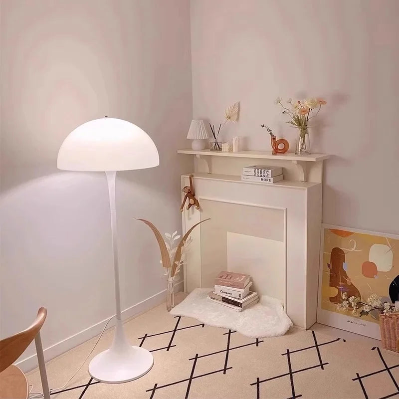 Danskdesignet LED-gulvlampe i svampeform fra Nordisk