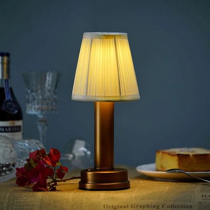 Trådløs LED Bordlampe i Silke og Metal