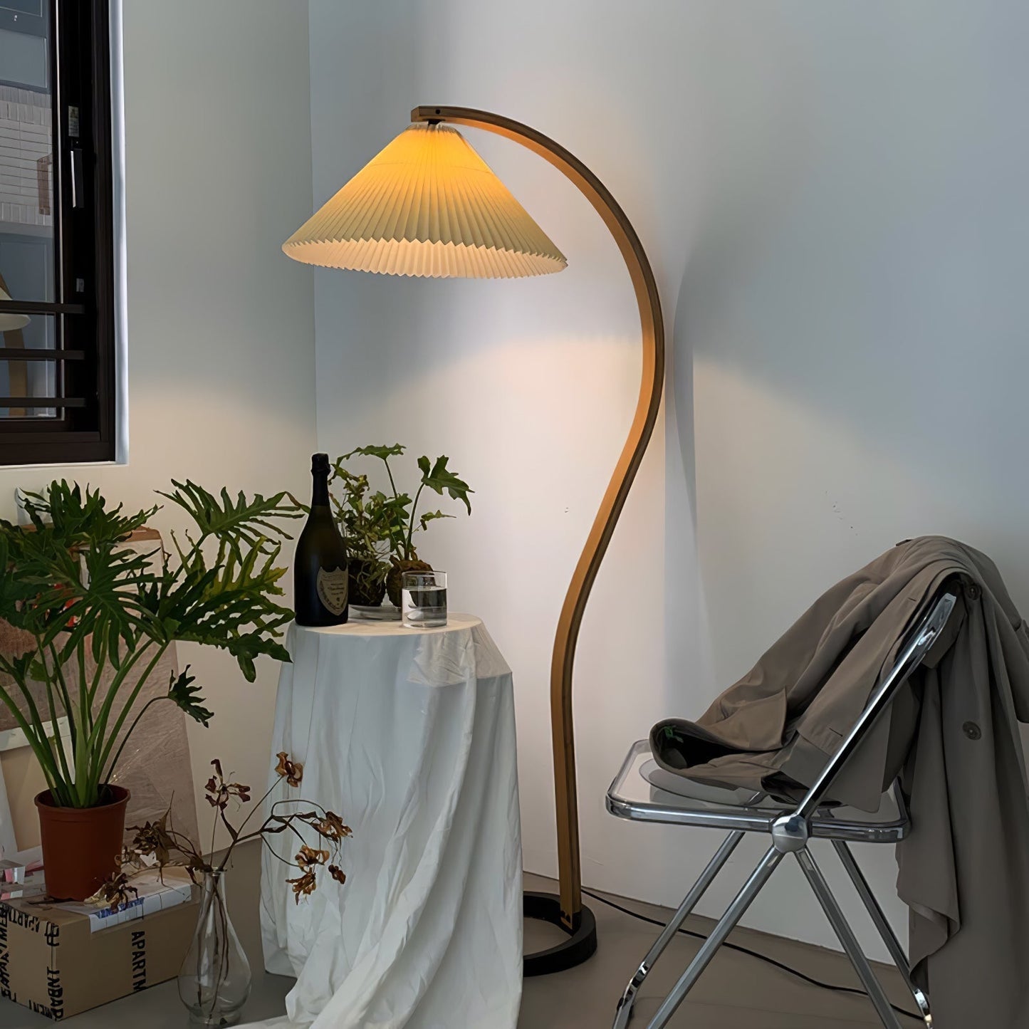 Caprani floor lamp