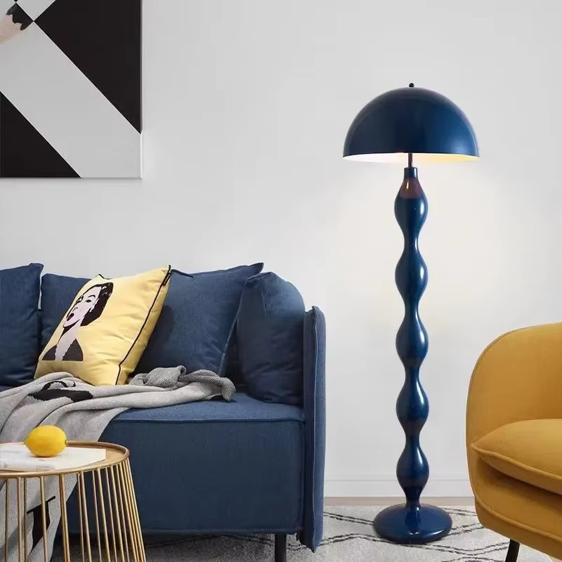 Moderne gulvlampe i skandinavisk stil