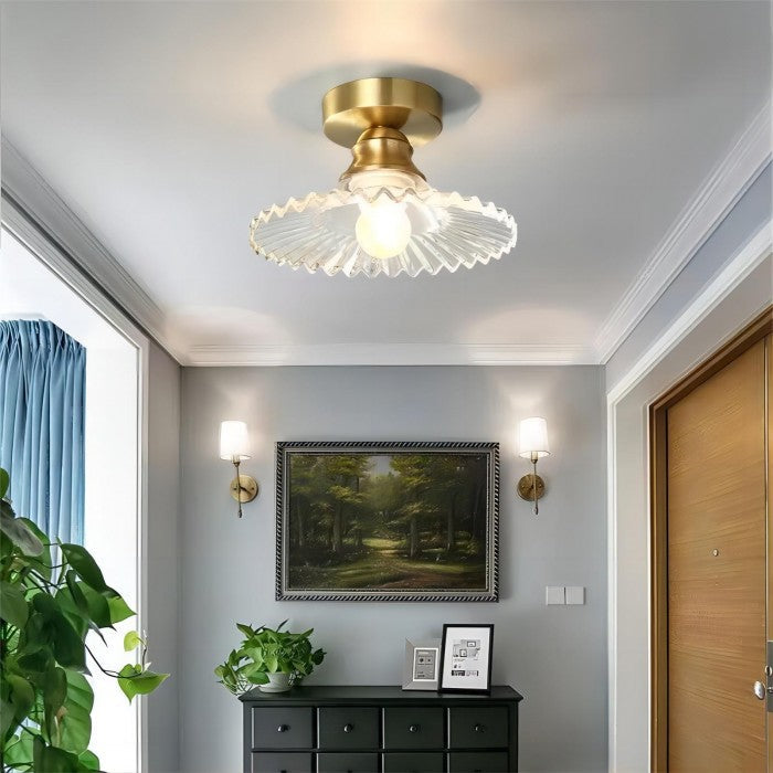 Gammel loftslampe i klart, rillet glas